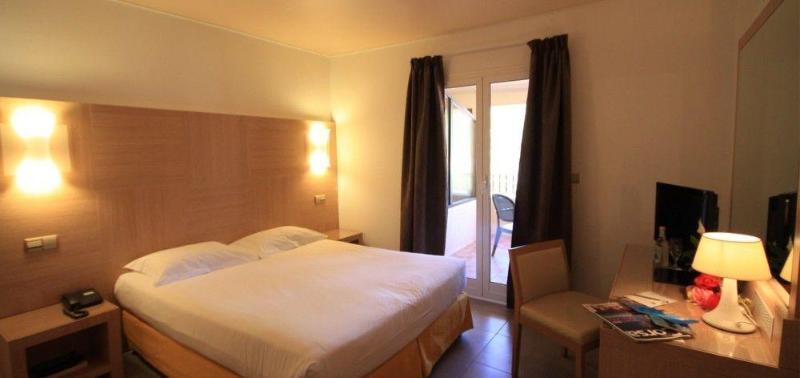 Eden Park Hotel Serriera  ภายนอก รูปภาพ